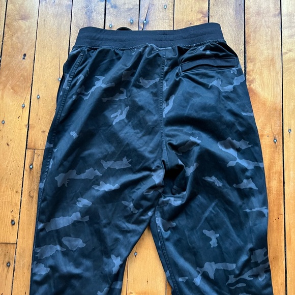 Under Armour Men’s Large Dark Camo Black Sportstyle Jogger Pants Gym Active - Picture 8 of 10